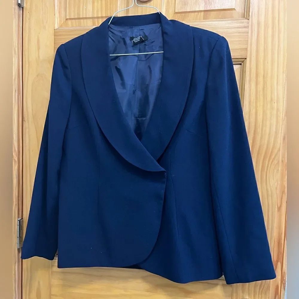Bob Mackie size 10 deep navy blazer with shoulder pads